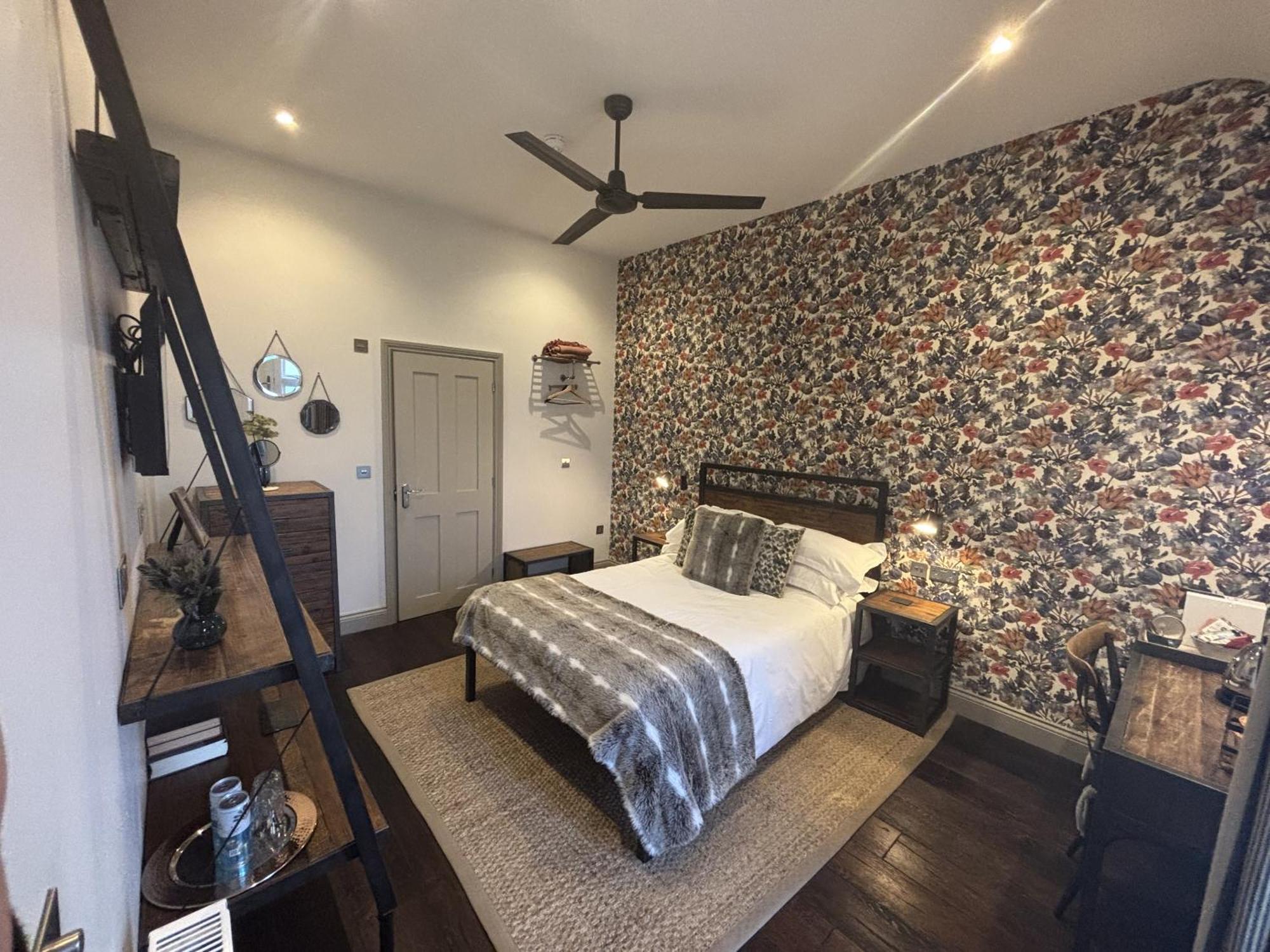 Inn The George Maulden