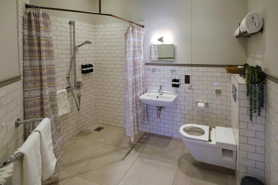 The George 3* Maulden
